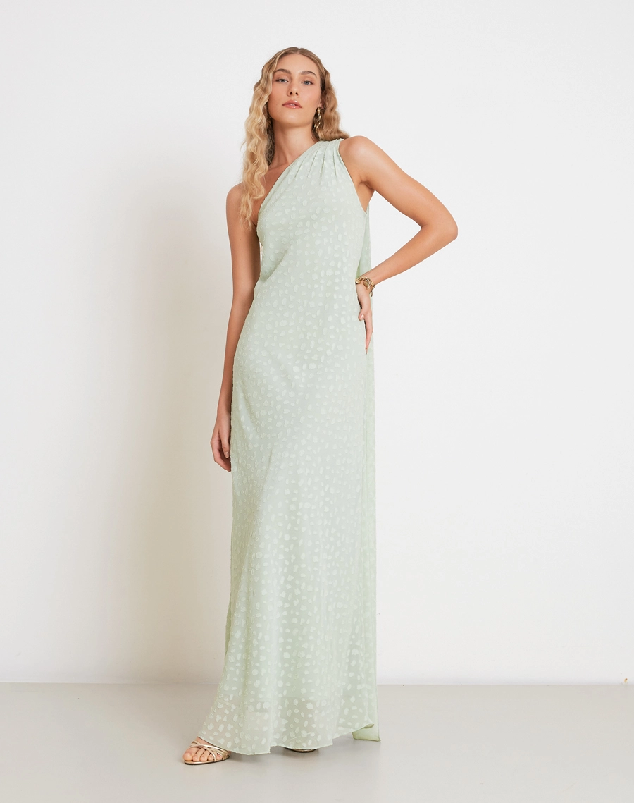 O Vestido Longo Kenya é confeccionado em tecido Jacquard, de aspecto texturizado e delicado, com padronagem sutil que valoriza a superfície da peça.