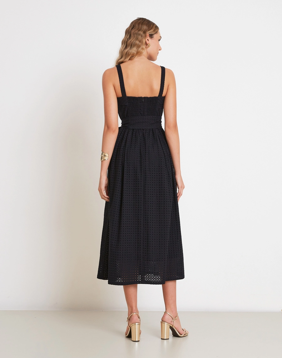 Vestido Midi Nath é confeccionada em tecido Laise, que traz leveza, textura e um aspecto delicado ao visual. <br/>