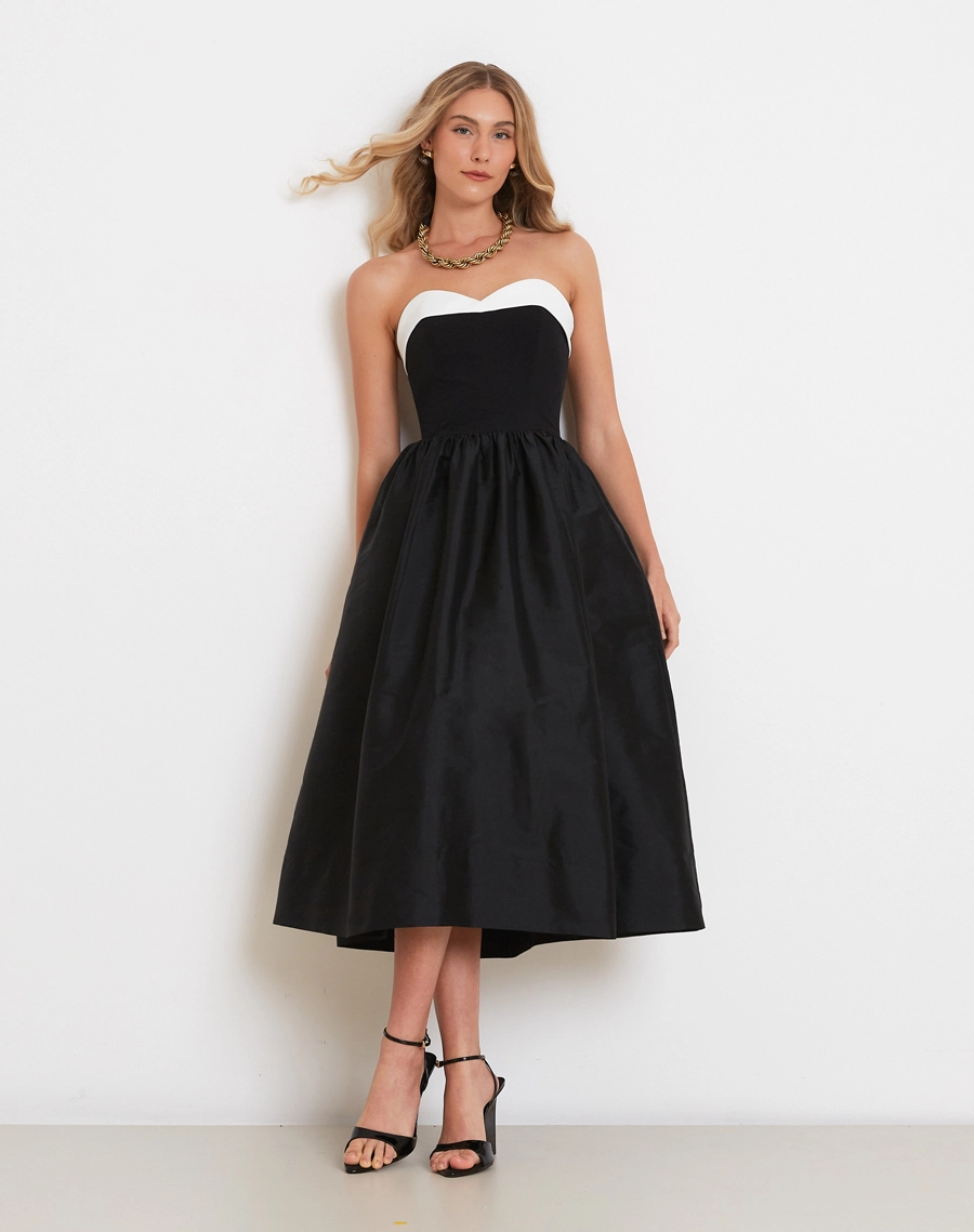 O Vestido Midi Gisela é confeccionado em Malha Memory, tecido que proporciona estrutura, sustentação e um caimento encorpado à peça.