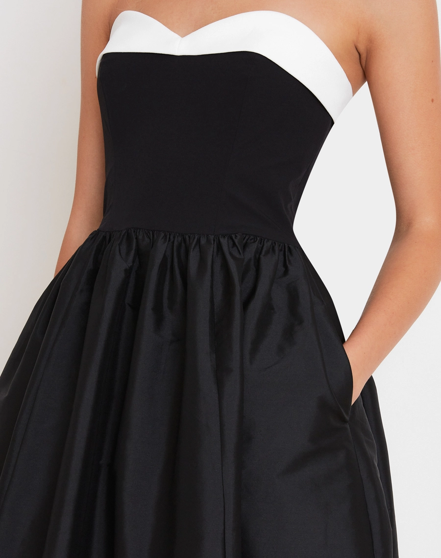 O Vestido Midi Gisela é confeccionado em Malha Memory, tecido que proporciona estrutura, sustentação e um caimento encorpado à peça.