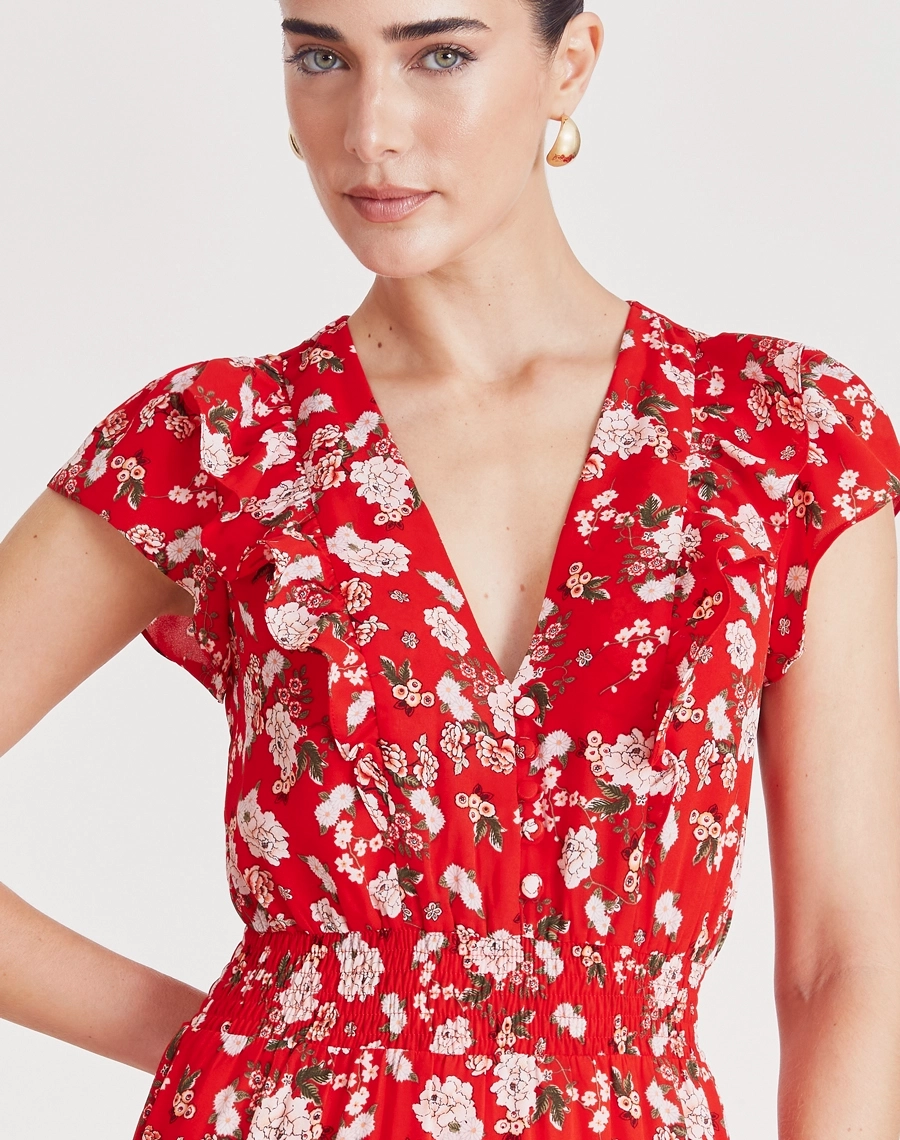 O Vestido Andressa é confeccionado em crepinho estampado, tecido leve, fluido e confortável, ideal para os dias mais quentes da temporada.