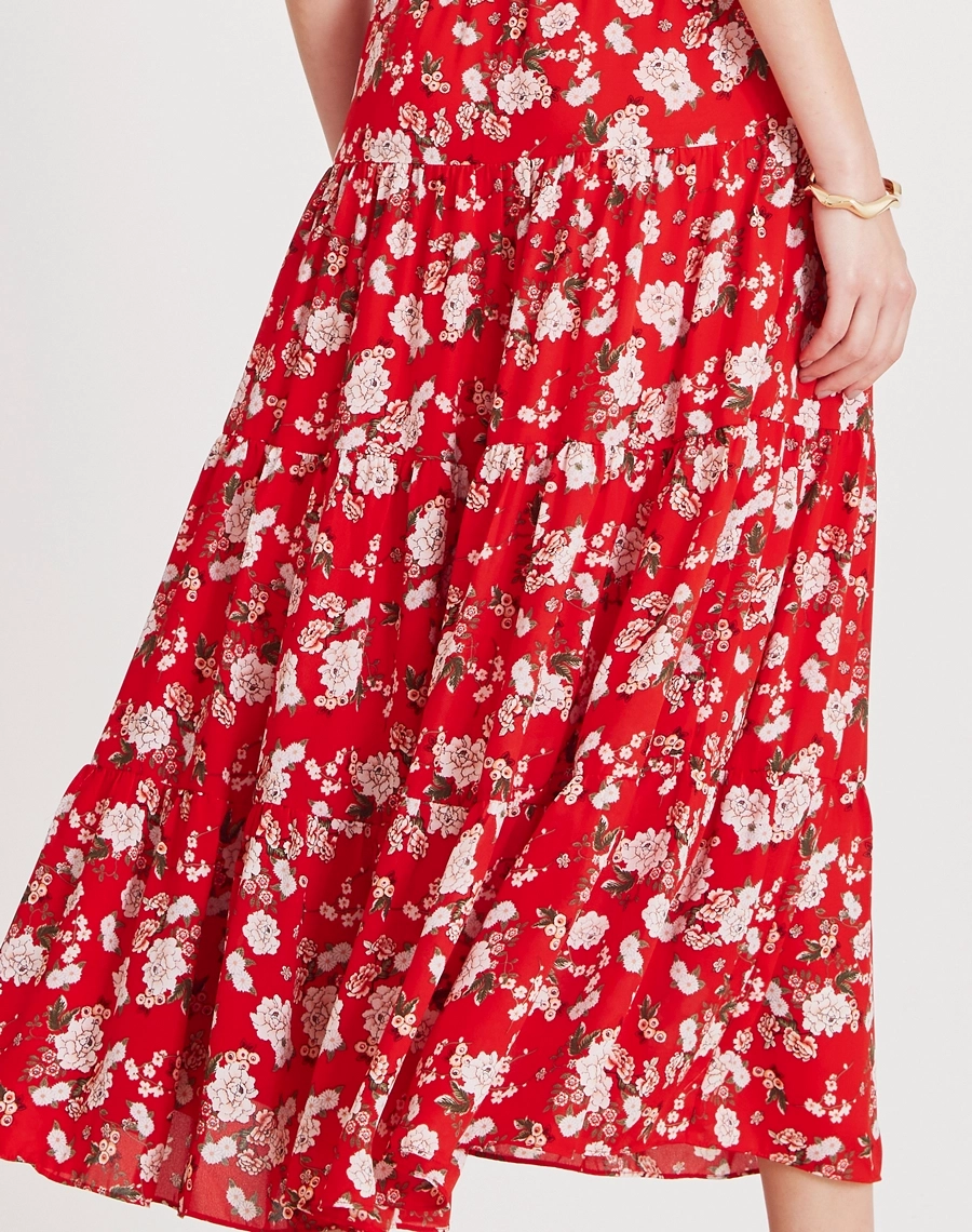 O Vestido Andressa é confeccionado em crepinho estampado, tecido leve, fluido e confortável, ideal para os dias mais quentes da temporada.