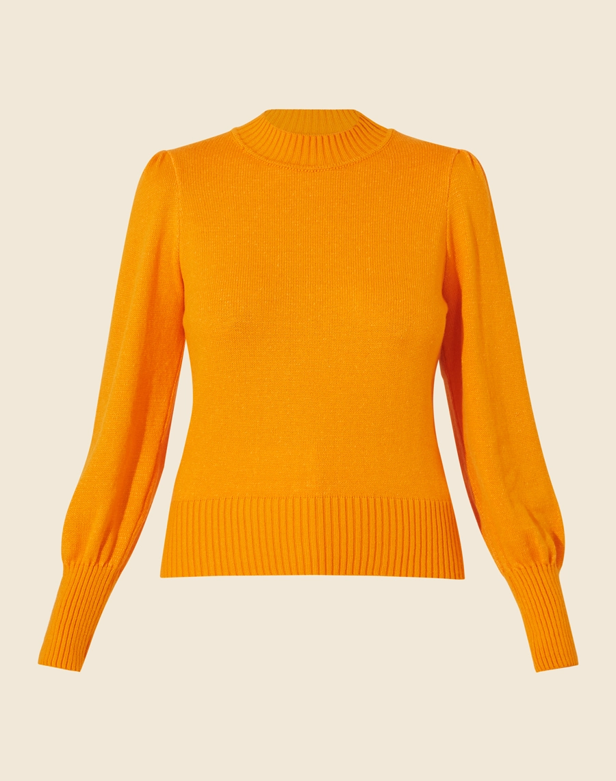 Suéter confeccionado em Tricot. <br>
Possui gola redonda, manga princesa e punhos, gola e barra canelados. <br>
Fechamento por botões frontais. <br>