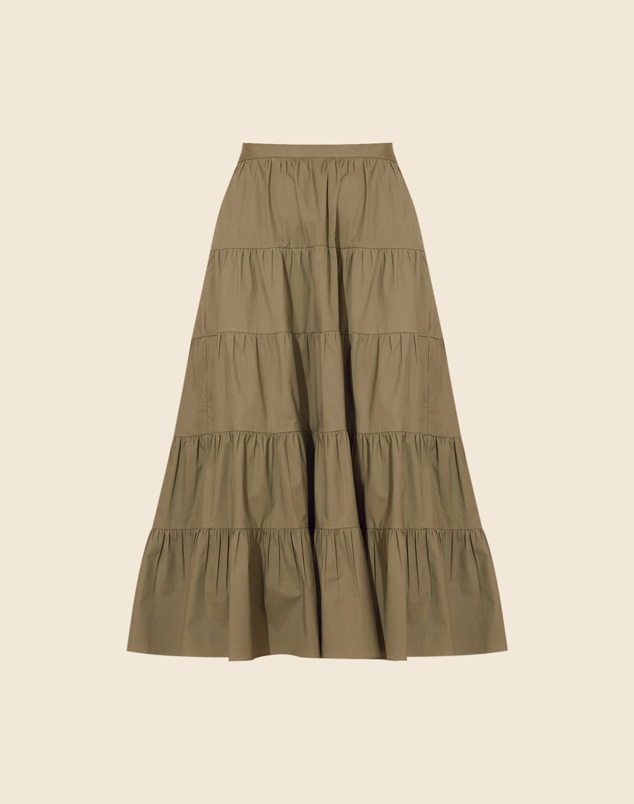 Saia Longa Leticia confeccionada em tricoline. <br/>
Possui comprimento longo, com babados.<br/>
Seu fechamento é por ziper invisivel lateral com elastico na cintura. <br/>