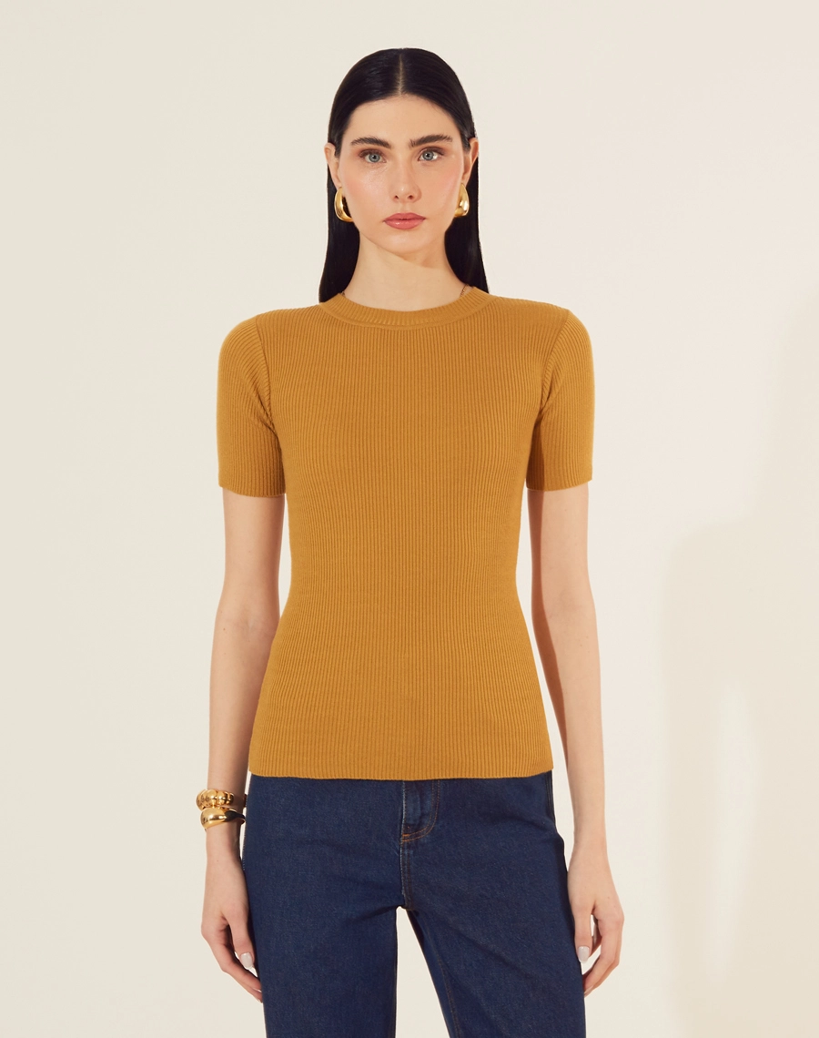 Blusa Tiana confeccionada em seda modal de viscose. Possui uma textura suave e sedosa, semelhante à seda tradicional, porém mais resistente. 