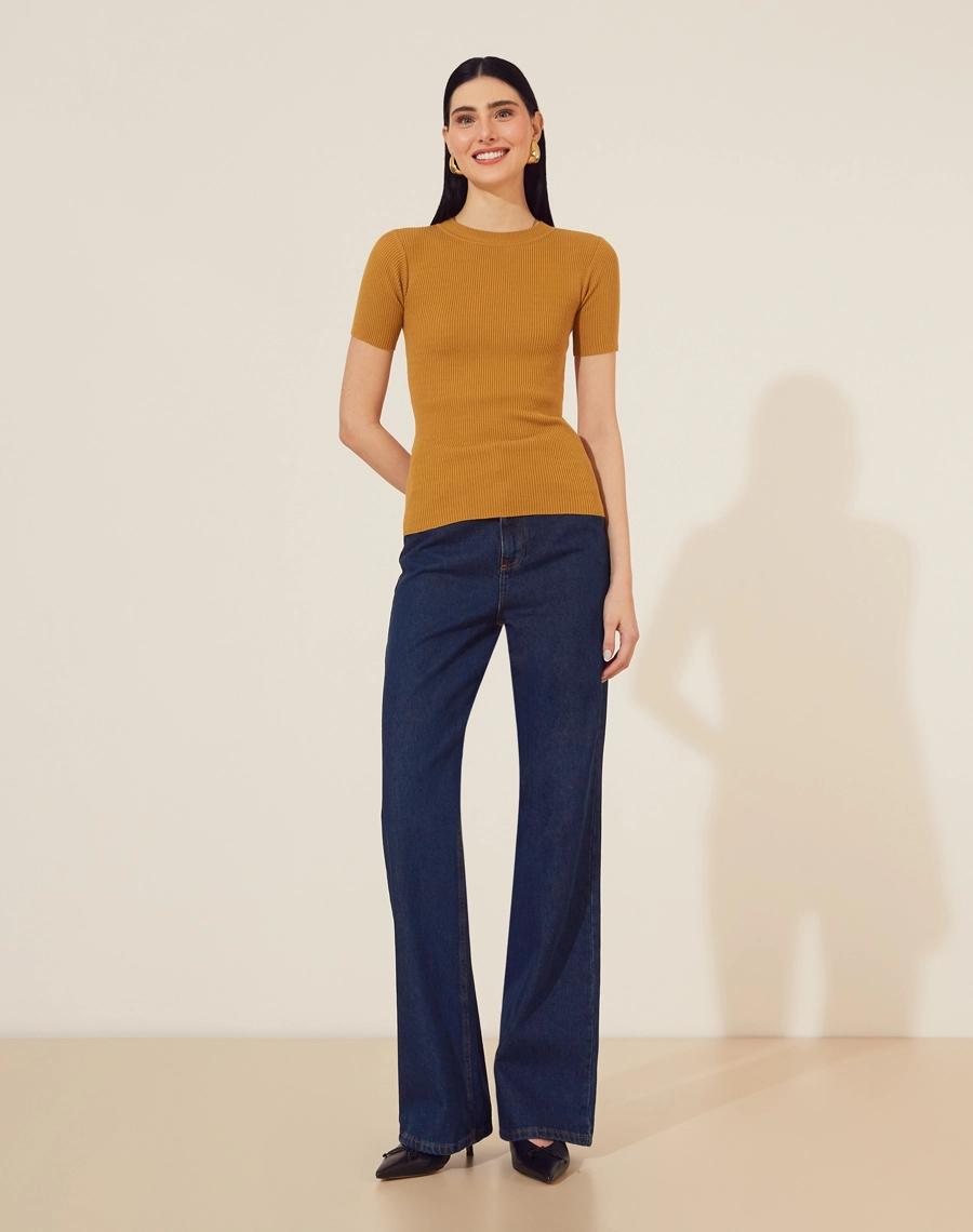 Blusa Tiana confeccionada em seda modal de viscose. Possui uma textura suave e sedosa, semelhante à seda tradicional, porém mais resistente. 