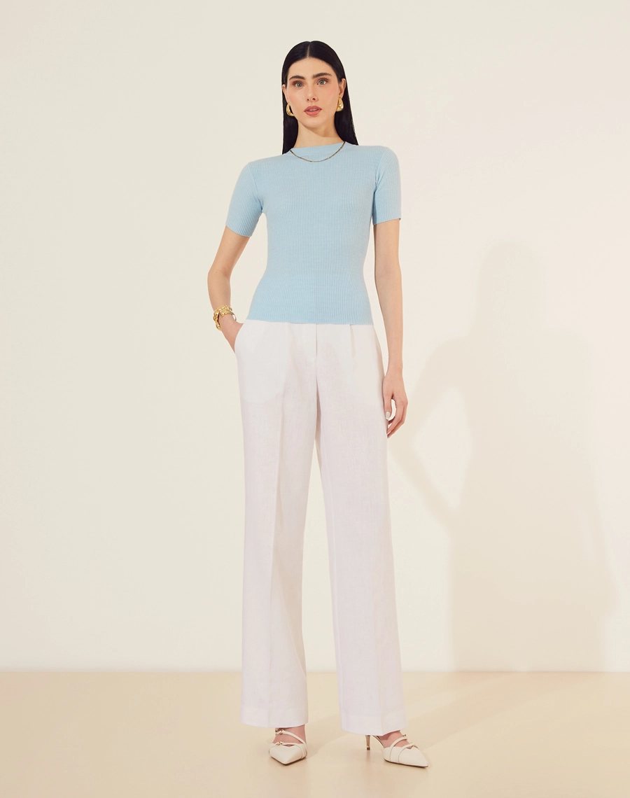 Blusa Tiana confeccionada em seda modal de viscose. Possui uma textura suave e sedosa, semelhante à seda tradicional, porém mais resistente. 