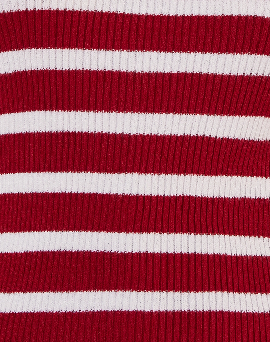 Regata Zahara em Tricot combina estilo e conforto em uma peça versátil. <br/>
Com listras clássicas, ela é ideal para composições casuais e sofisticadas. <br/>
O tecido de tricot garante um caimento ajustado, valorizando a silhueta, enquanto o design sem mangas oferece frescor para os dias mais quentes.<br/>