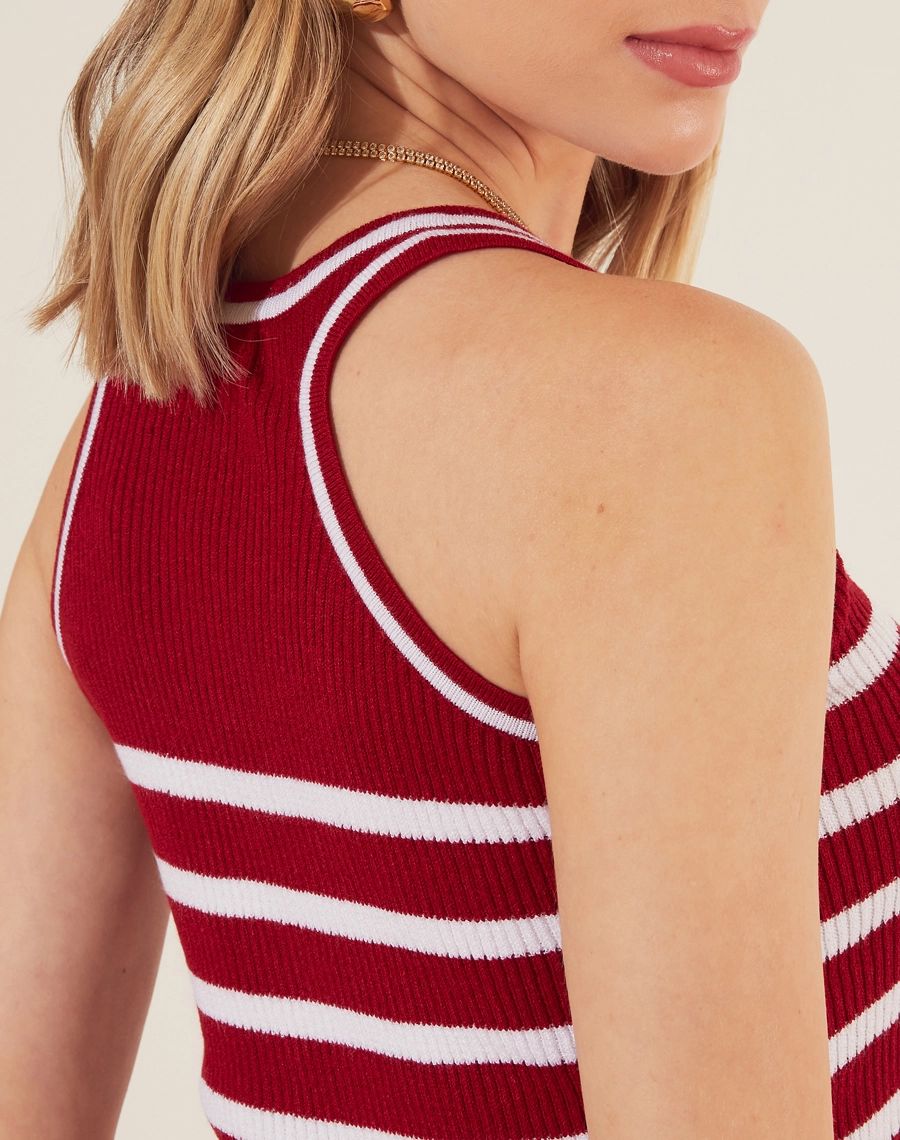 Regata Zahara em Tricot combina estilo e conforto em uma peça versátil. <br/>
Com listras clássicas, ela é ideal para composições casuais e sofisticadas. <br/>
O tecido de tricot garante um caimento ajustado, valorizando a silhueta, enquanto o design sem mangas oferece frescor para os dias mais quentes.<br/>