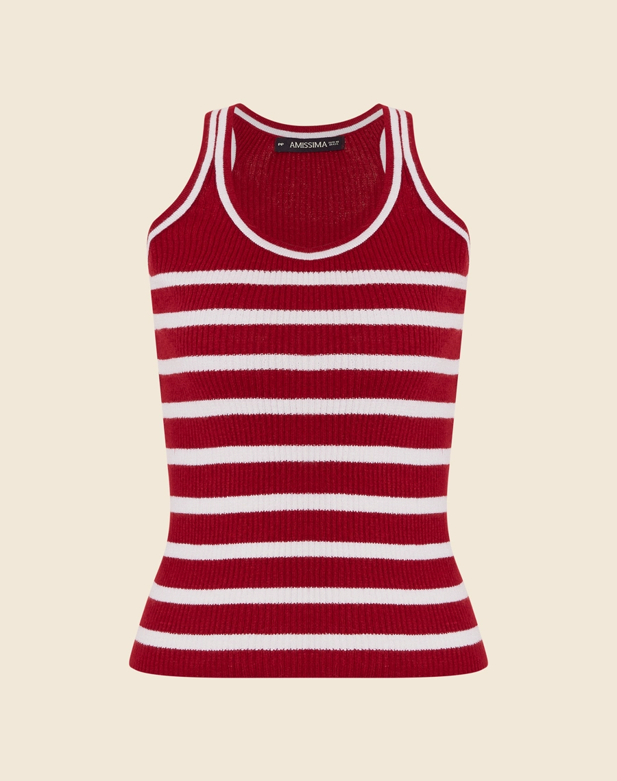 Regata Zahara em Tricot combina estilo e conforto em uma peça versátil. <br/>
Com listras clássicas, ela é ideal para composições casuais e sofisticadas. <br/>
O tecido de tricot garante um caimento ajustado, valorizando a silhueta, enquanto o design sem mangas oferece frescor para os dias mais quentes.<br/>