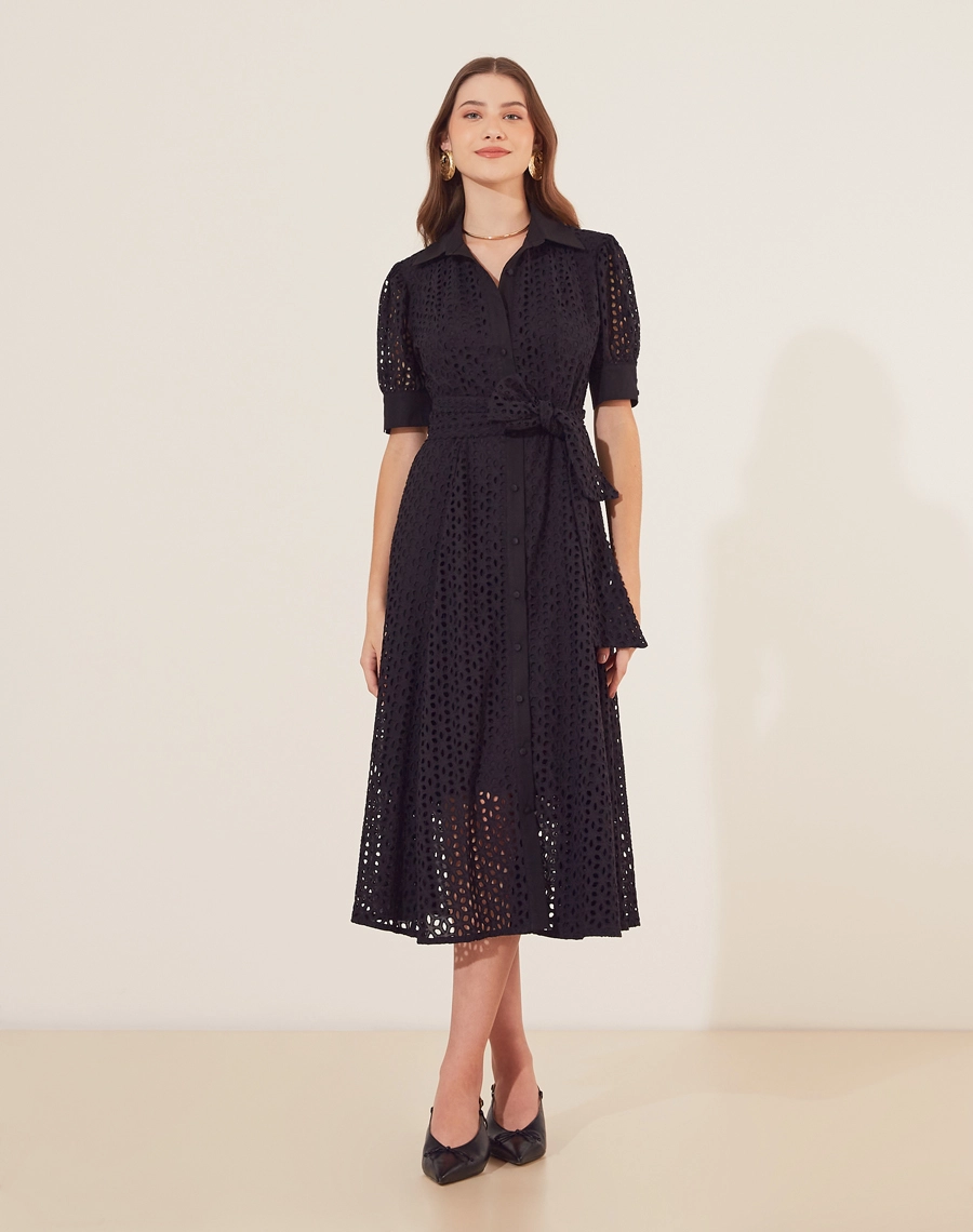 Chemise Tahiti confeccionada em laise, um tecido leve e versátil, indispensável em dias quentes. O look é ideal para o dia a dia. <br/>