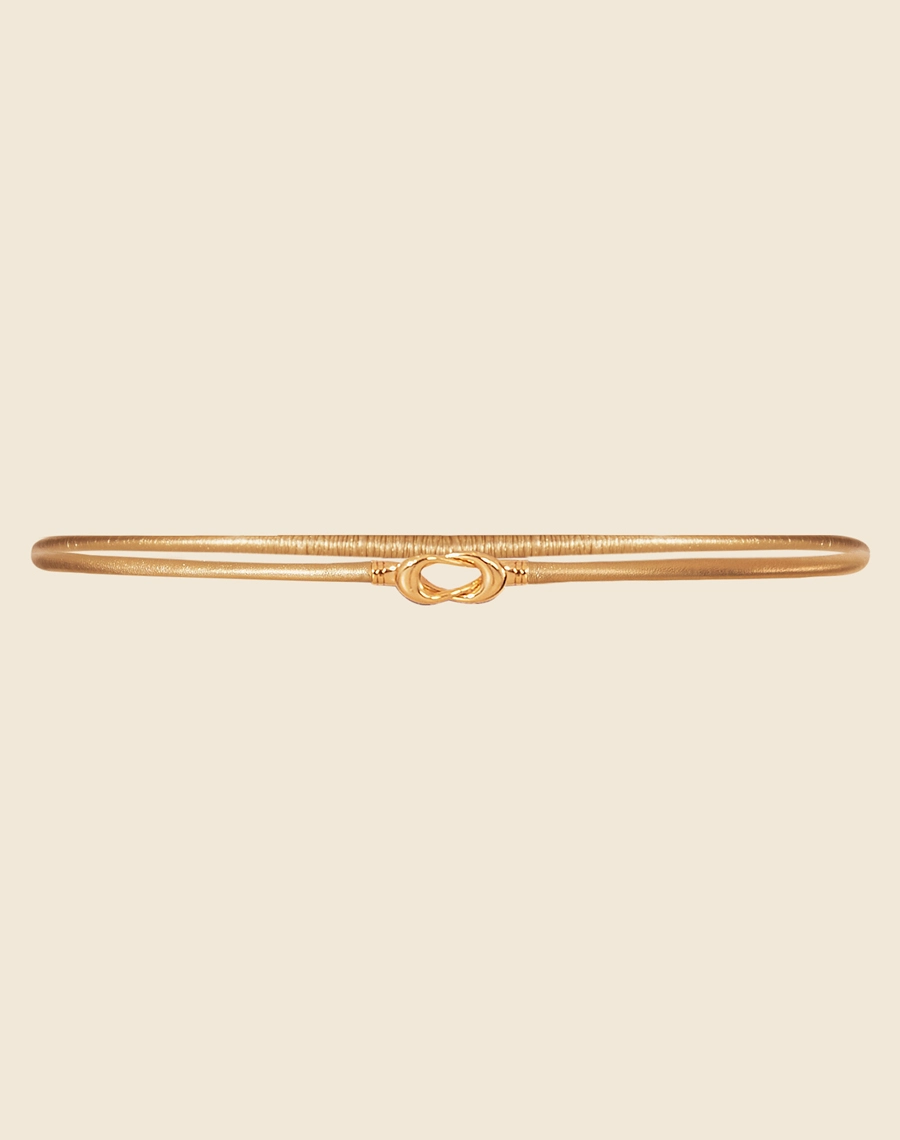 Cinto Infinito é uma peça sofisticada e minimalista, confeccionada em couro de alta qualidade. Ideal para complementar vestidos, saias e calças de cintura alta.