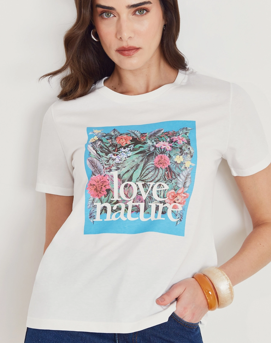 Camiseta Love Nature, 100% algodão, com modelagem clássica e caimento confortável. 