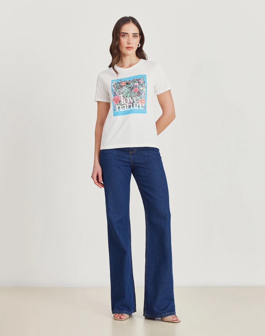 Camiseta Love Nature, 100% algodão, com modelagem clássica e caimento confortável. 