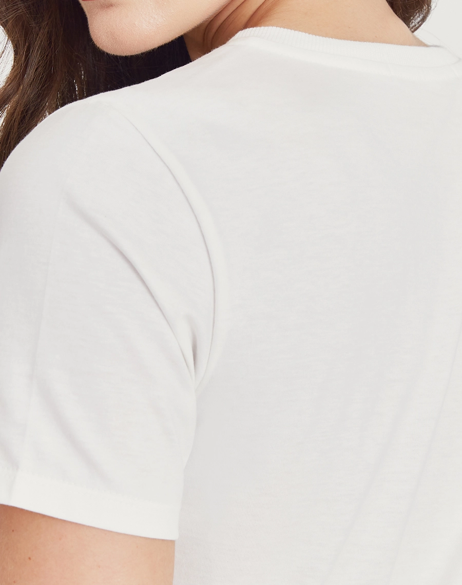 Camiseta Love Nature, 100% algodão, com modelagem clássica e caimento confortável. 