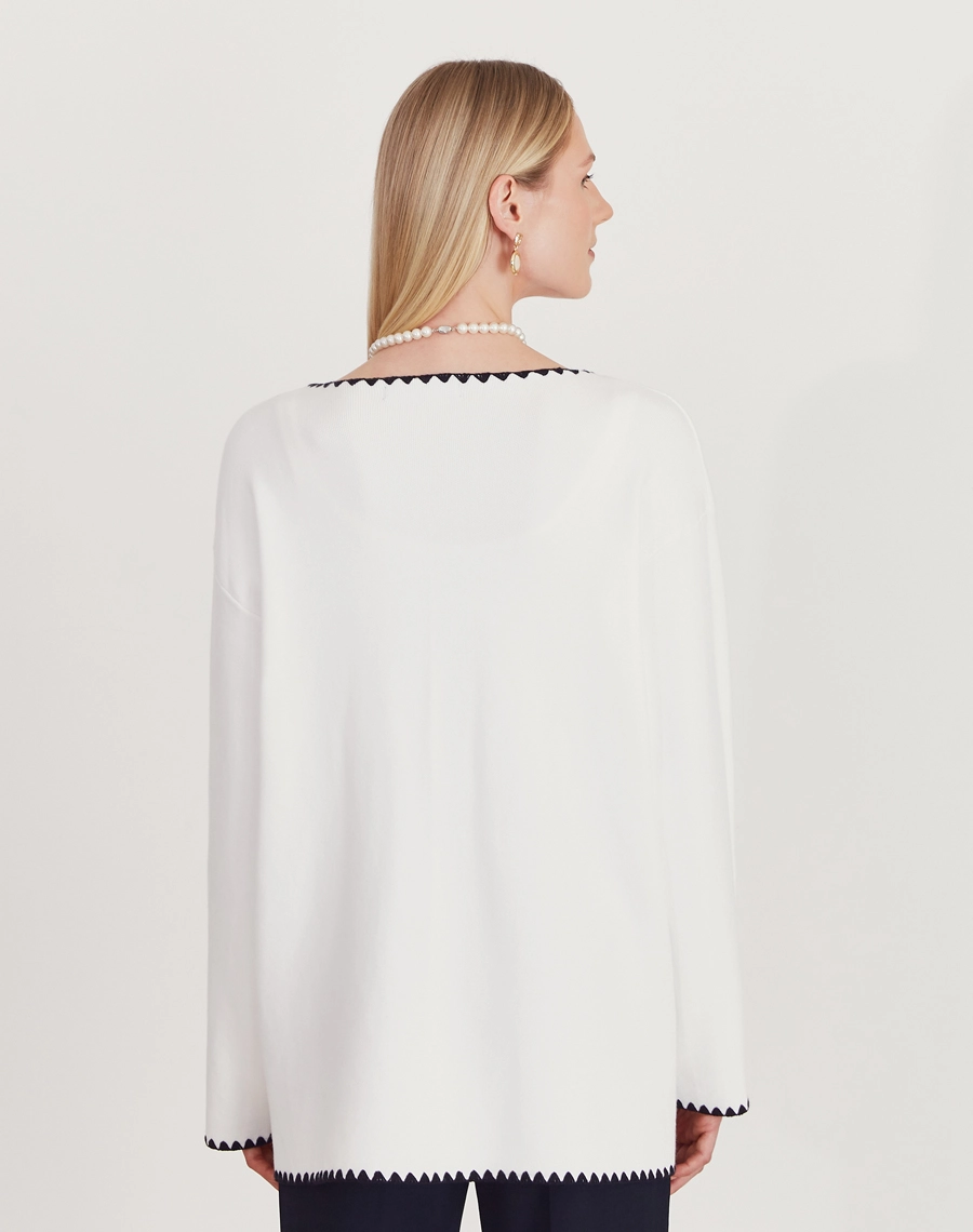 O Cardigan Ponto Croche é confeccionado em Tricot, tecido com maior estrutura e peso, que proporciona um caimento elegante e alinhado.