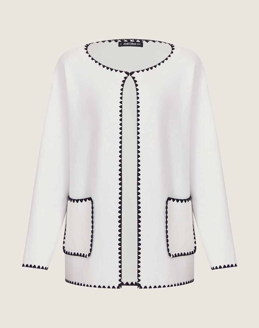 O Cardigan Ponto Croche é confeccionado em Tricot, tecido com maior estrutura e peso, que proporciona um caimento elegante e alinhado.