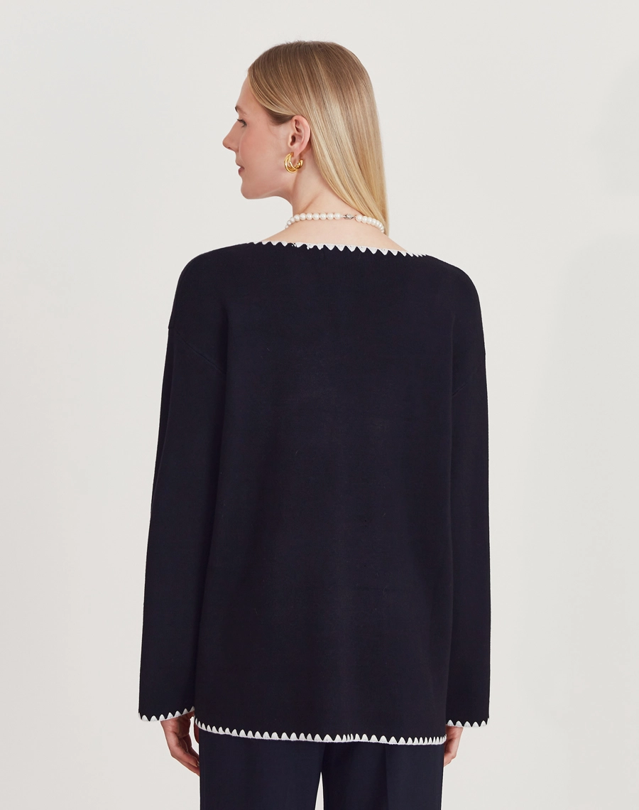 O Cardigan Ponto Croche é confeccionado em Tricot, tecido com maior estrutura e peso, que proporciona um caimento elegante e alinhado.