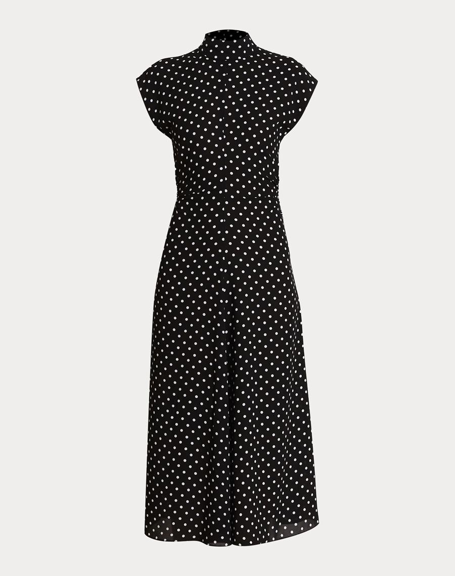 O Vestido Midi Elise é confeccionado em Crepe Bibi, tecido leve e sofisticado, que se destaca pelo caimento fluido e pela textura delicadamente granulada característica do crepe.