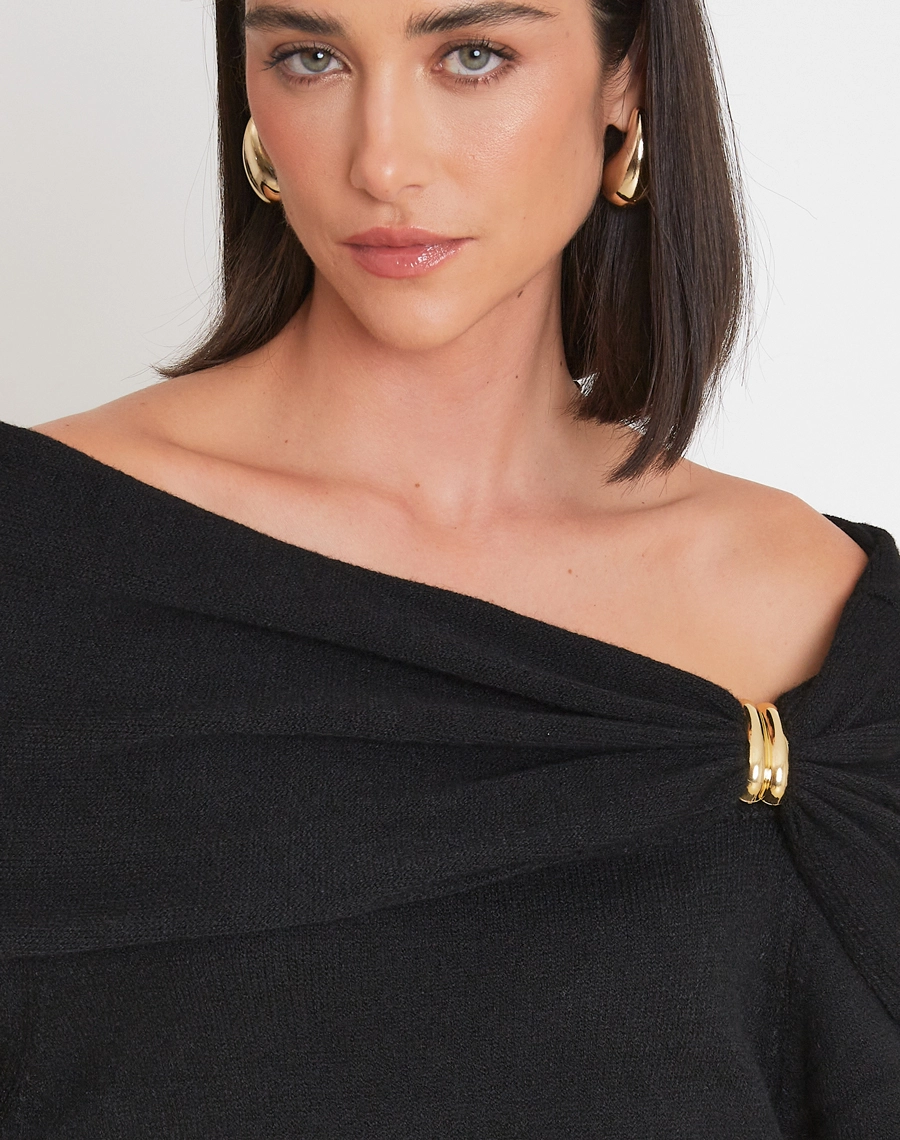 Blusa Anelisa confeccionada em Tricot, tecido com toque macio e caimento confortável, que se ajusta ao corpo com leve elasticidade.