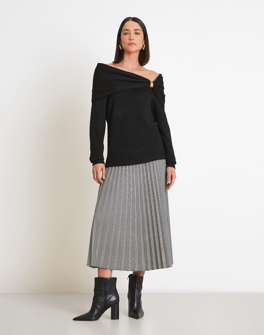 Blusa Anelisa confeccionada em Tricot, tecido com toque macio e caimento confortável, que se ajusta ao corpo com leve elasticidade.