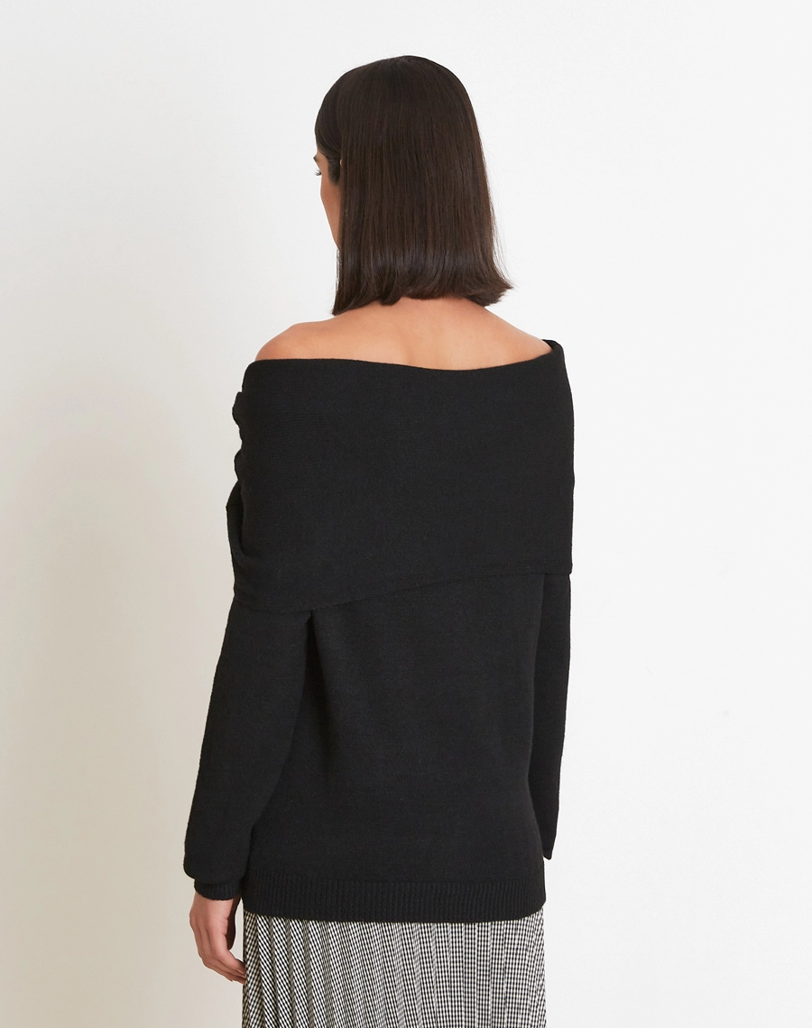 Blusa Anelisa confeccionada em Tricot, tecido com toque macio e caimento confortável, que se ajusta ao corpo com leve elasticidade.