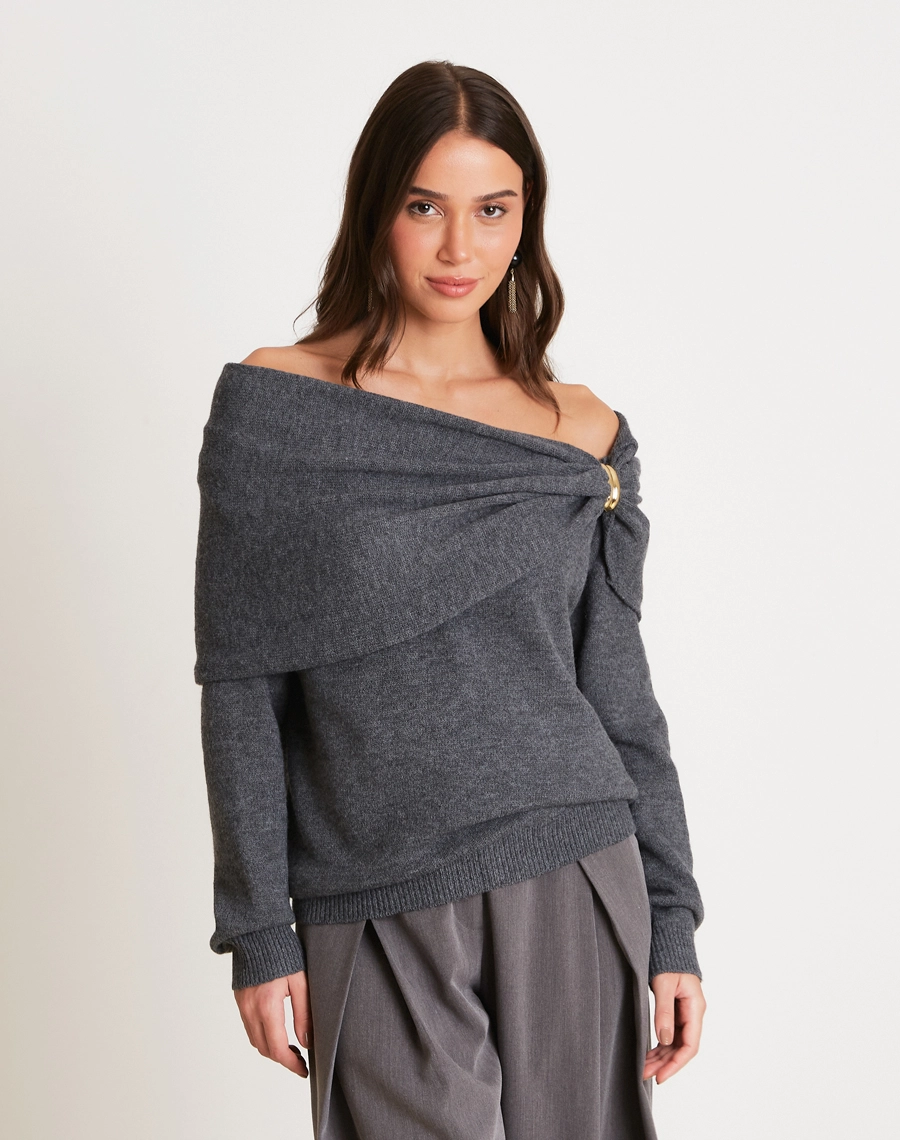 Blusa Anelisa confeccionada em Tricot, tecido com toque macio e caimento confortável, que se ajusta ao corpo com leve elasticidade.