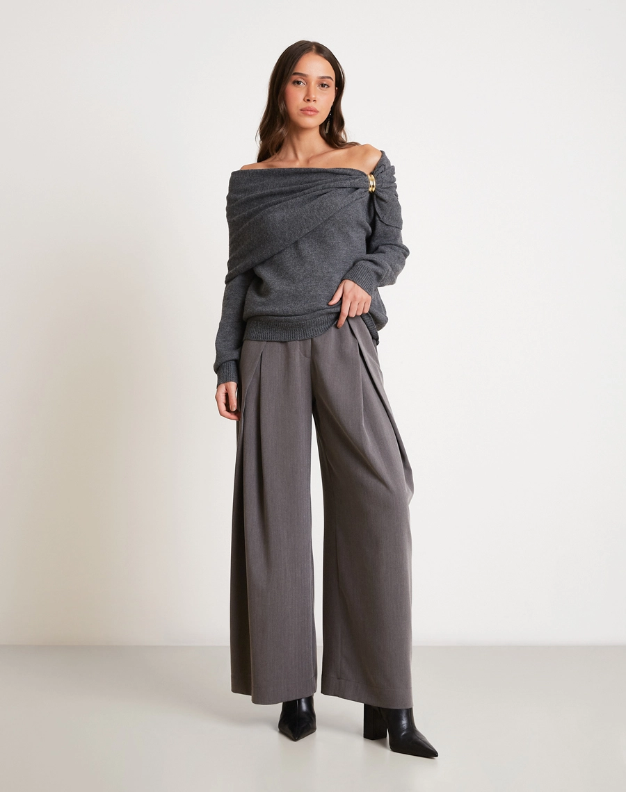 Blusa Anelisa confeccionada em Tricot, tecido com toque macio e caimento confortável, que se ajusta ao corpo com leve elasticidade.