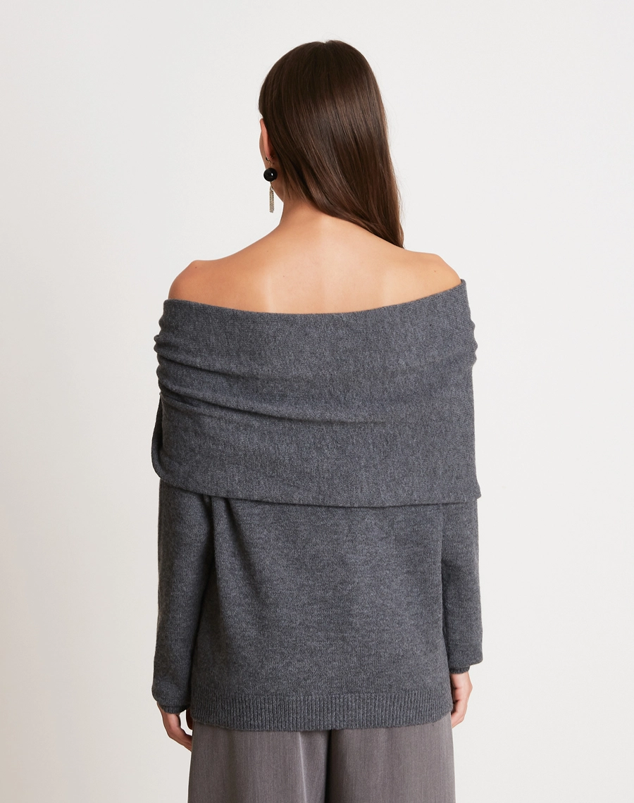 Blusa Anelisa confeccionada em Tricot, tecido com toque macio e caimento confortável, que se ajusta ao corpo com leve elasticidade.