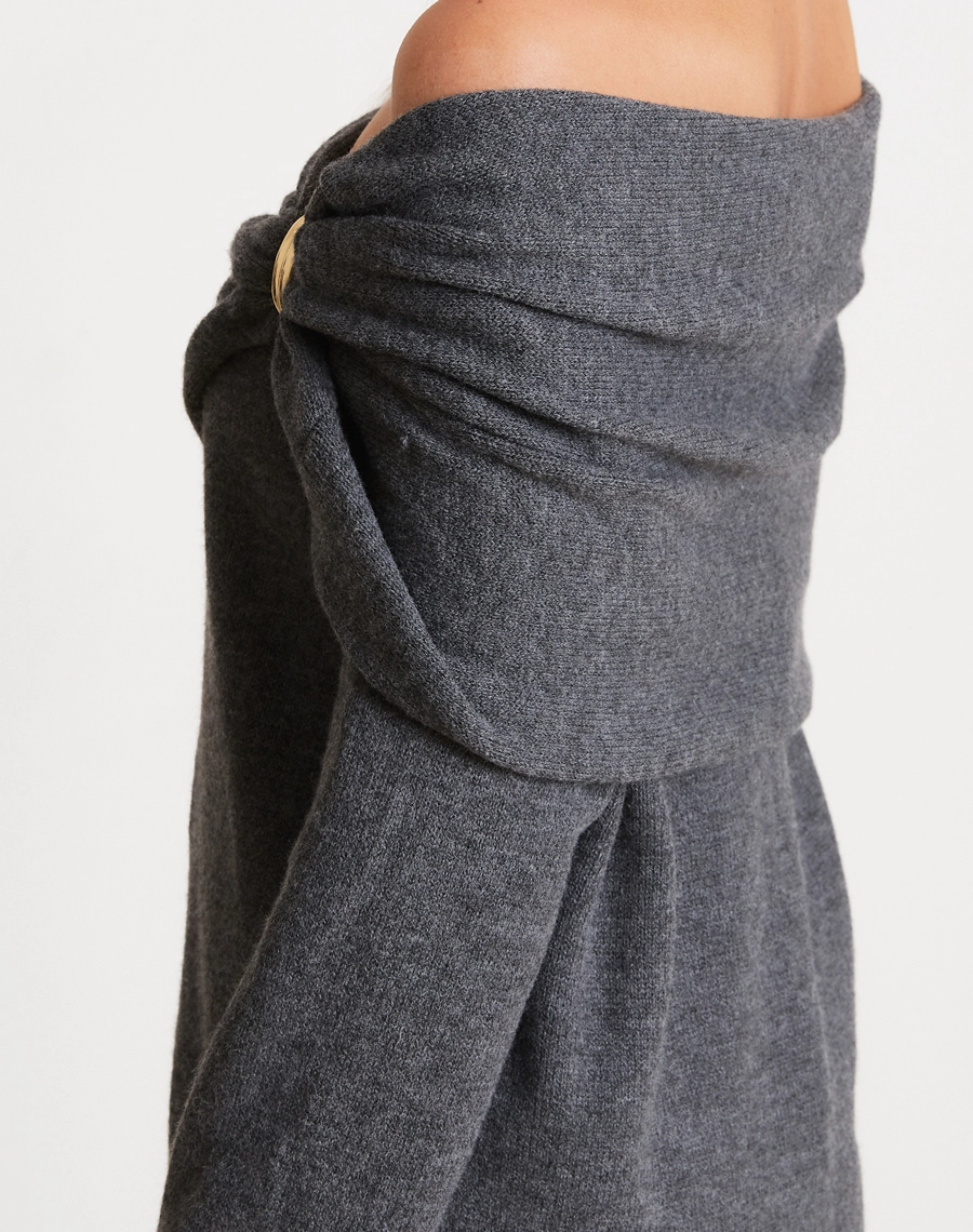 Blusa Anelisa confeccionada em Tricot, tecido com toque macio e caimento confortável, que se ajusta ao corpo com leve elasticidade.