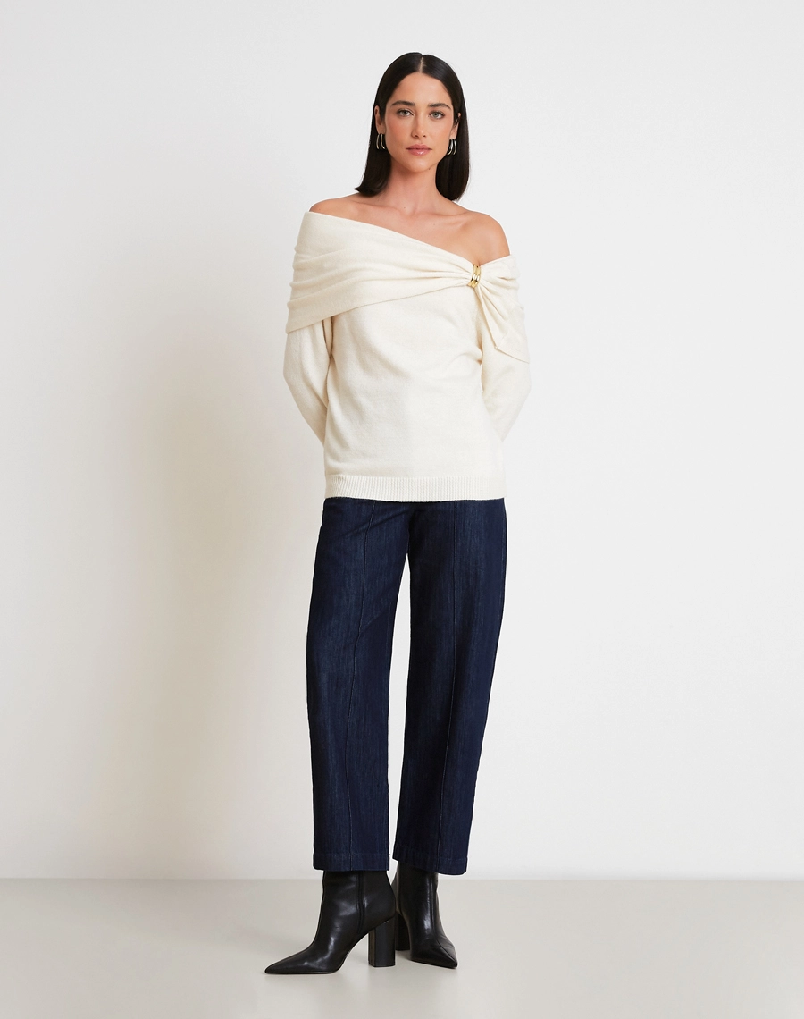 Blusa Anelisa confeccionada em Tricot, tecido com toque macio e caimento confortável, que se ajusta ao corpo com leve elasticidade.