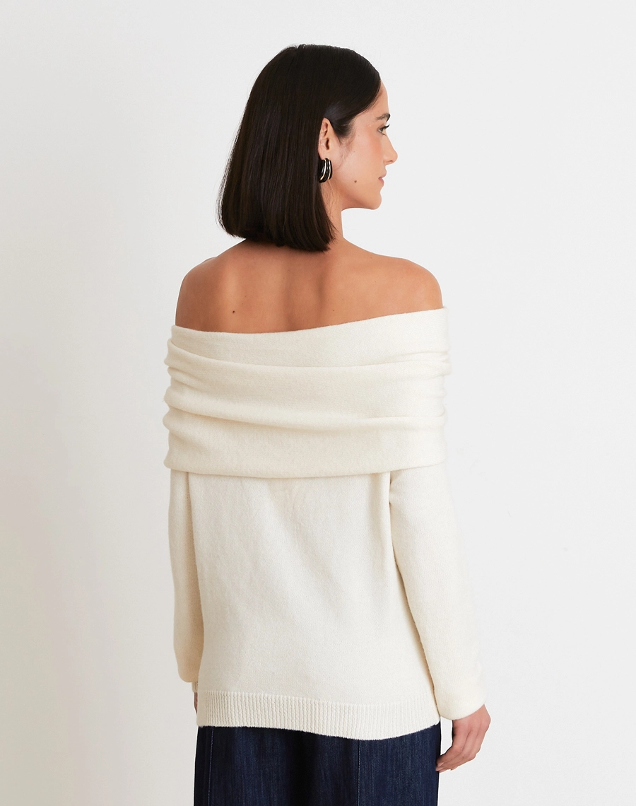 Blusa Anelisa confeccionada em Tricot, tecido com toque macio e caimento confortável, que se ajusta ao corpo com leve elasticidade.