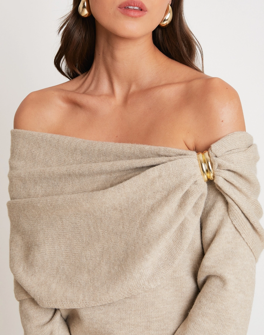 Blusa Anelisa confeccionada em Tricot, tecido com toque macio e caimento confortável, que se ajusta ao corpo com leve elasticidade.
