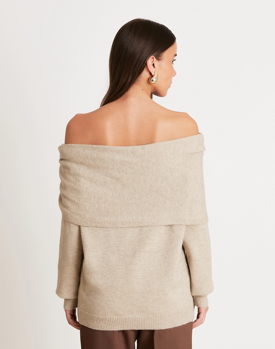 Blusa Anelisa confeccionada em Tricot, tecido com toque macio e caimento confortável, que se ajusta ao corpo com leve elasticidade.