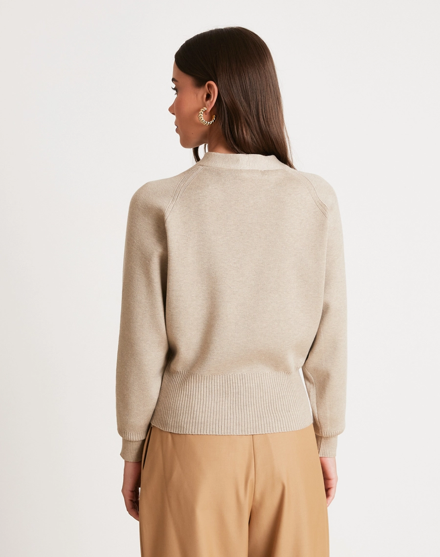 A Blusa Kathie é confeccionada em Tricô leve, com toque macio e agradável, proporcionando conforto e ótimo caimento no corpo.
