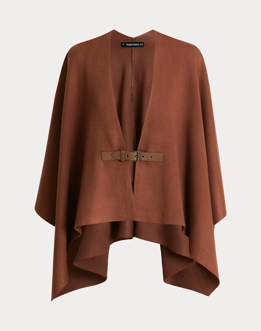 Poncho Liza confeccionado em tricô, tecido leve, com toque macio e caimento fluido que proporciona conforto e elegância.