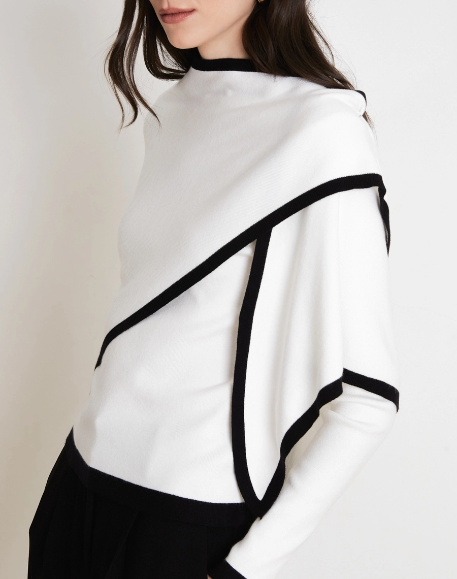 A Blusa Com Xale Coco é confeccionada em tricô, tecido leve, com toque macio e caimento fluido que proporciona conforto e elegância. 